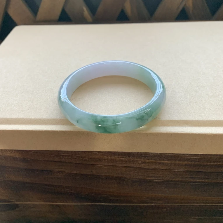 冰透细腻飘花手镯，特价3980圈口53.1-11.3-7，天然翡翠缅A完美