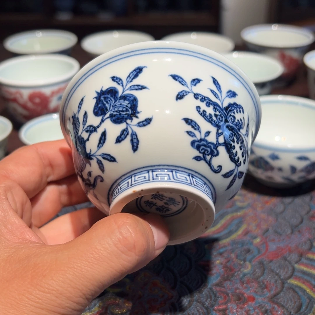 陶精品青花三多纹压手杯口径约9.4厘米