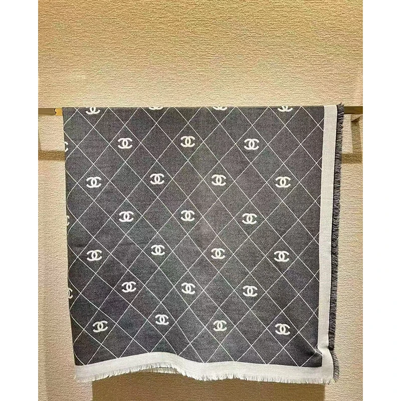 未使用 Chanel/香奈儿 澳海贝/灰色双c围巾