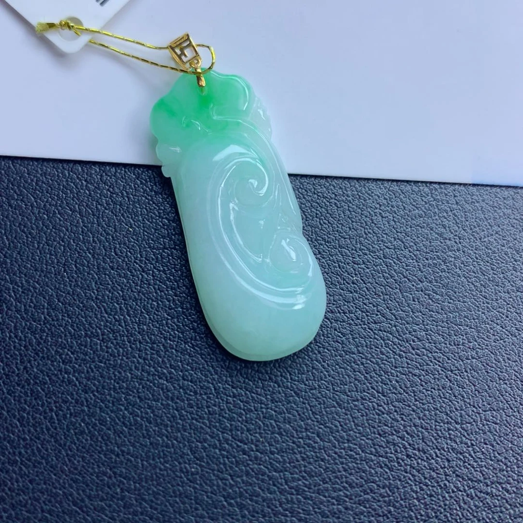 翡翠颈饰未镶嵌如意