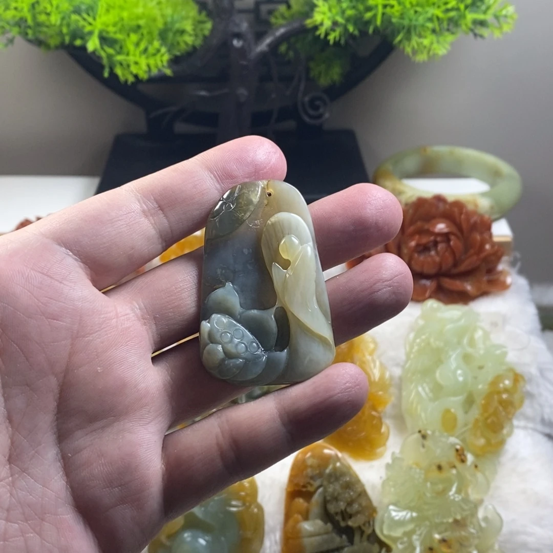 蛇纹石玉未镶嵌颈饰