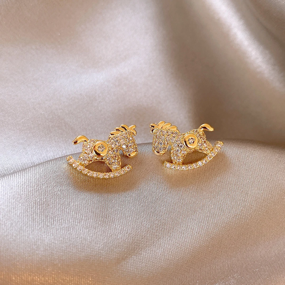 合金耳饰 金色木马钱币微镶耳钉女爆款高级感精致独特漂亮耳环