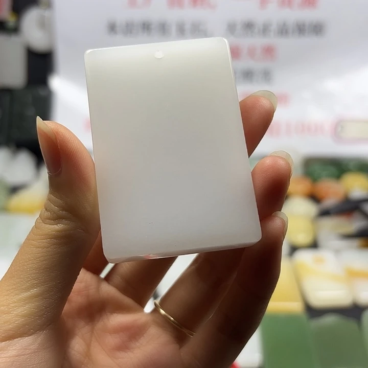 妙***屋石英质玉（金丝玉）未镶嵌颈饰