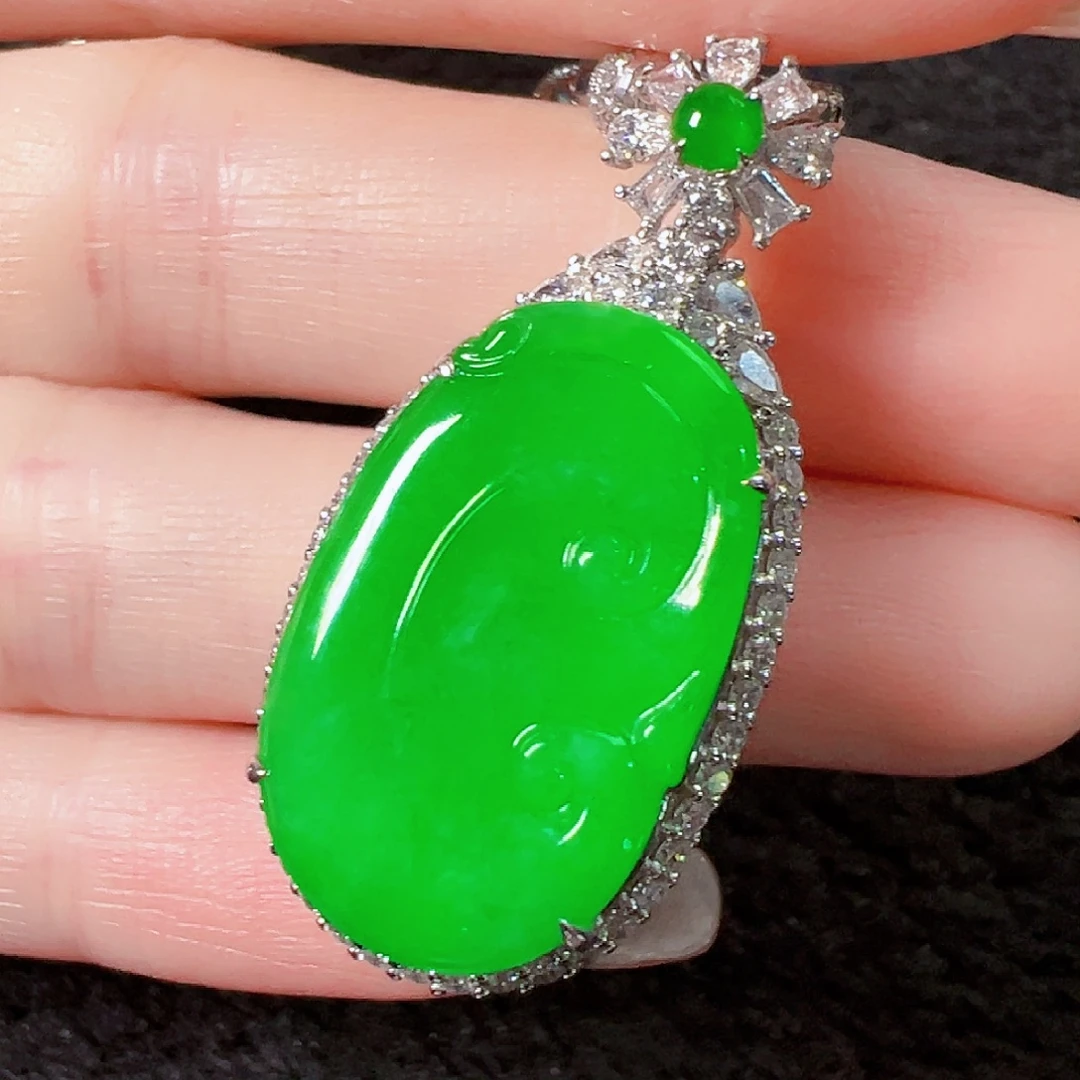 翡翠18K金镶嵌颈饰签收后24小时鉴赏期，过时不退