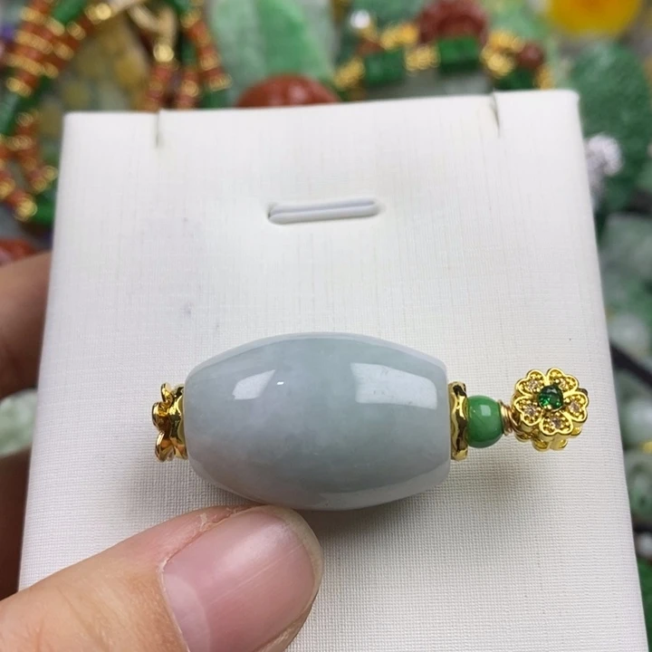 翡翠未镶嵌吊坠(赠链)