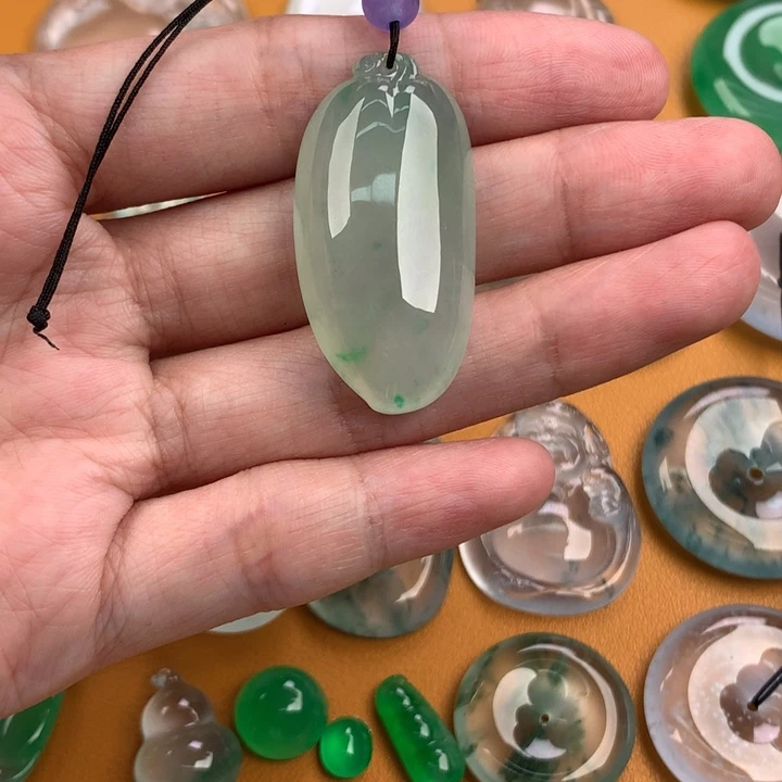 颈饰未镶嵌翡翠….