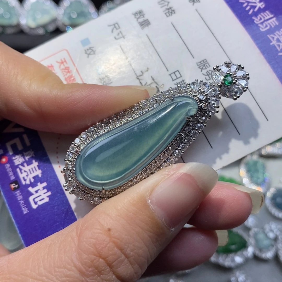 翡翠颈饰未镶嵌翡翠