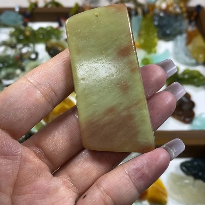 蛇纹石玉未镶嵌吊坠