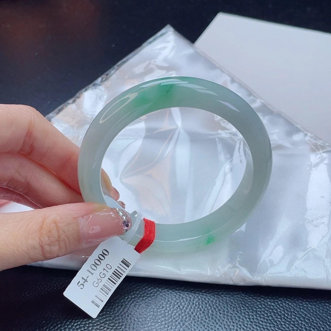 翡翠手镯未镶嵌翡翠