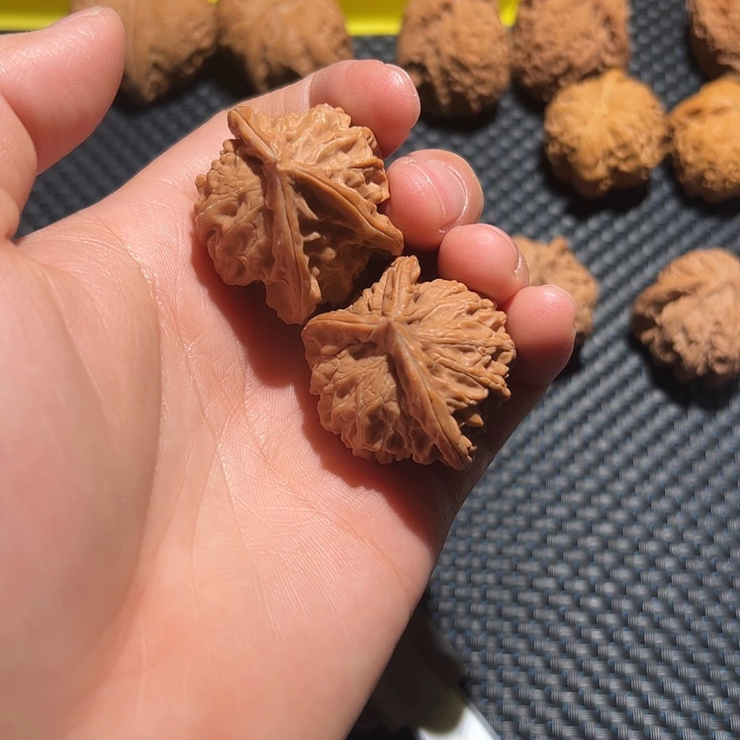 吊坠文玩核桃盘山三棱  文玩核桃