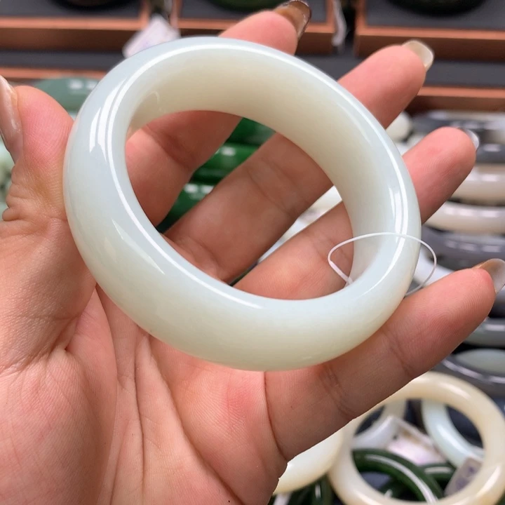 【闪购商品】未镶嵌手镯和田玉