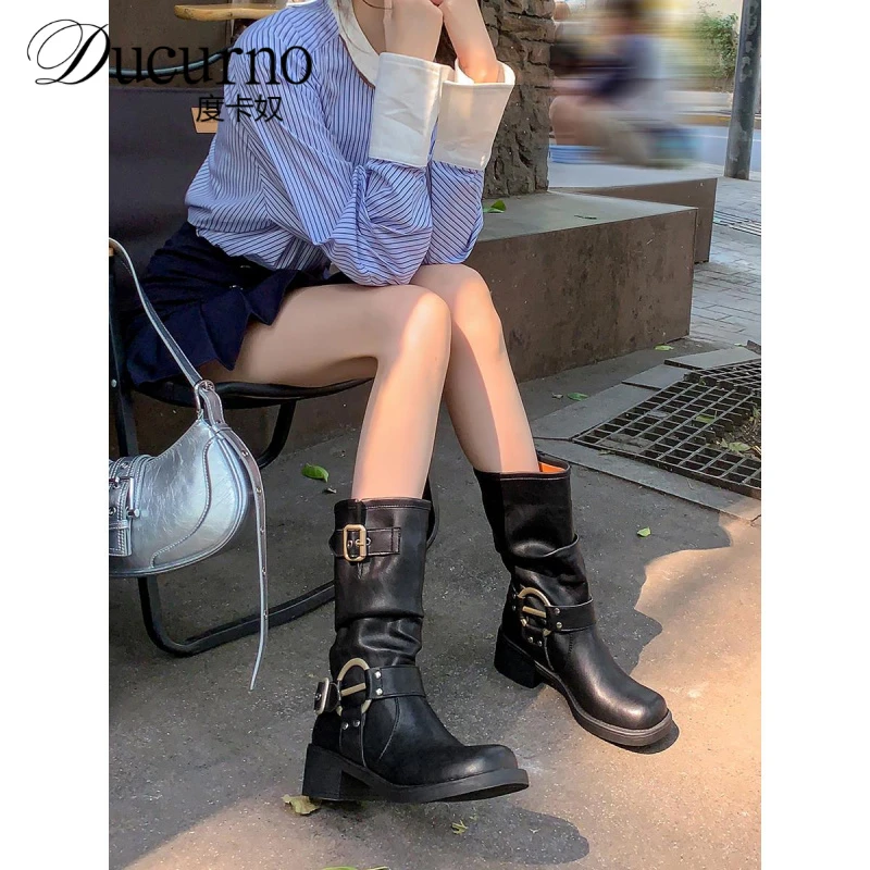 女孩西部靴子皮带扣摩托车靴子打褶中小腿靴方趾覆古牛皮网红短靴