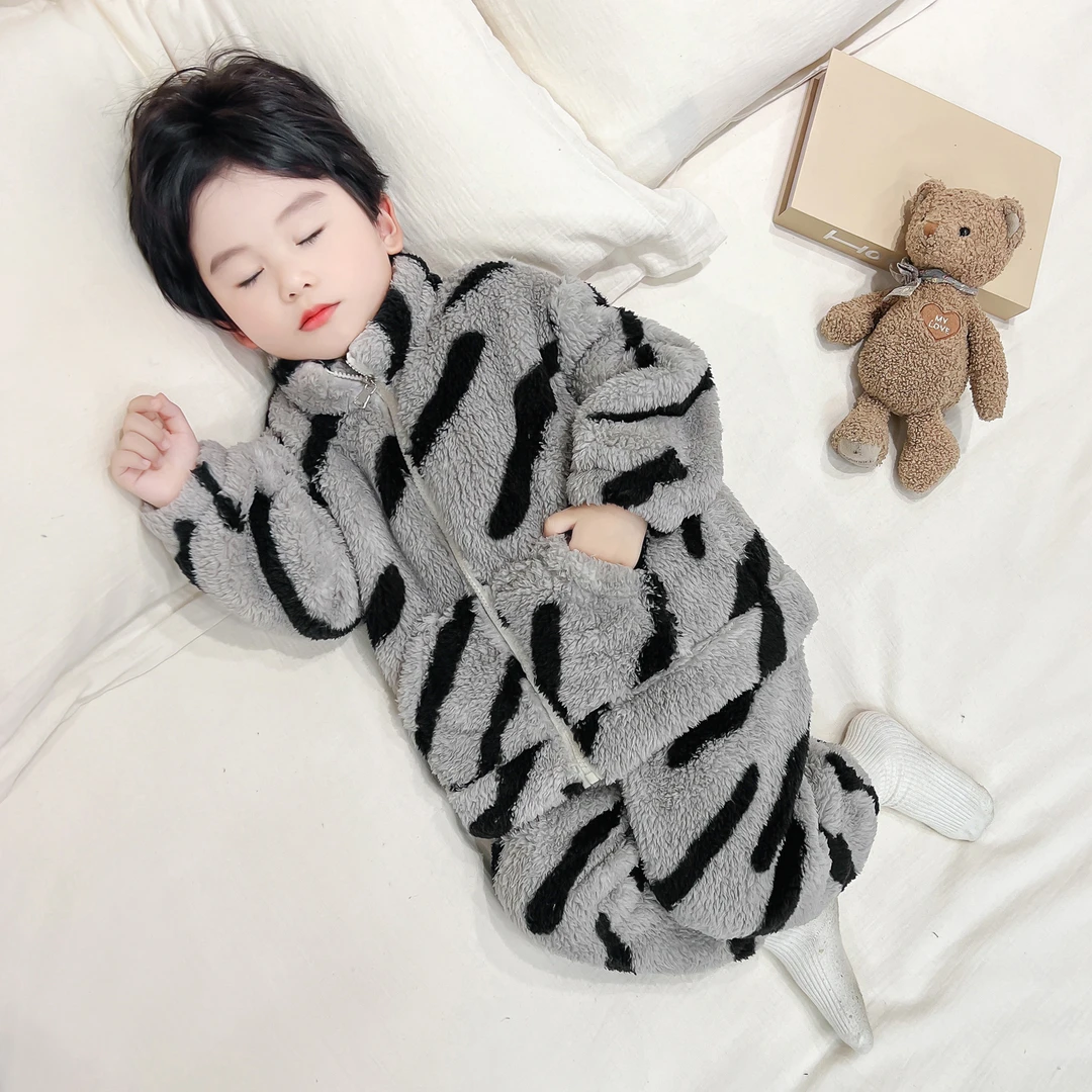 男童睡衣秋冬套装2025新款儿童法兰绒开衫家居服珊瑚绒宝宝两件套