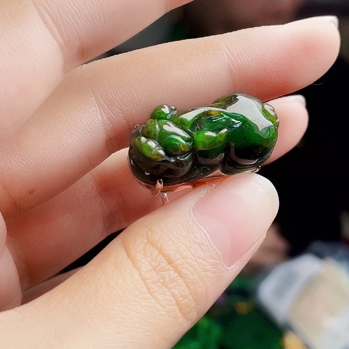 翡翠未镶嵌颈饰多样性