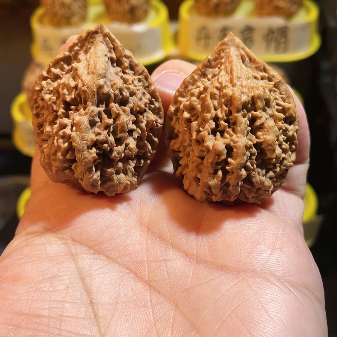 文玩核桃吊坠蚂蚁纹