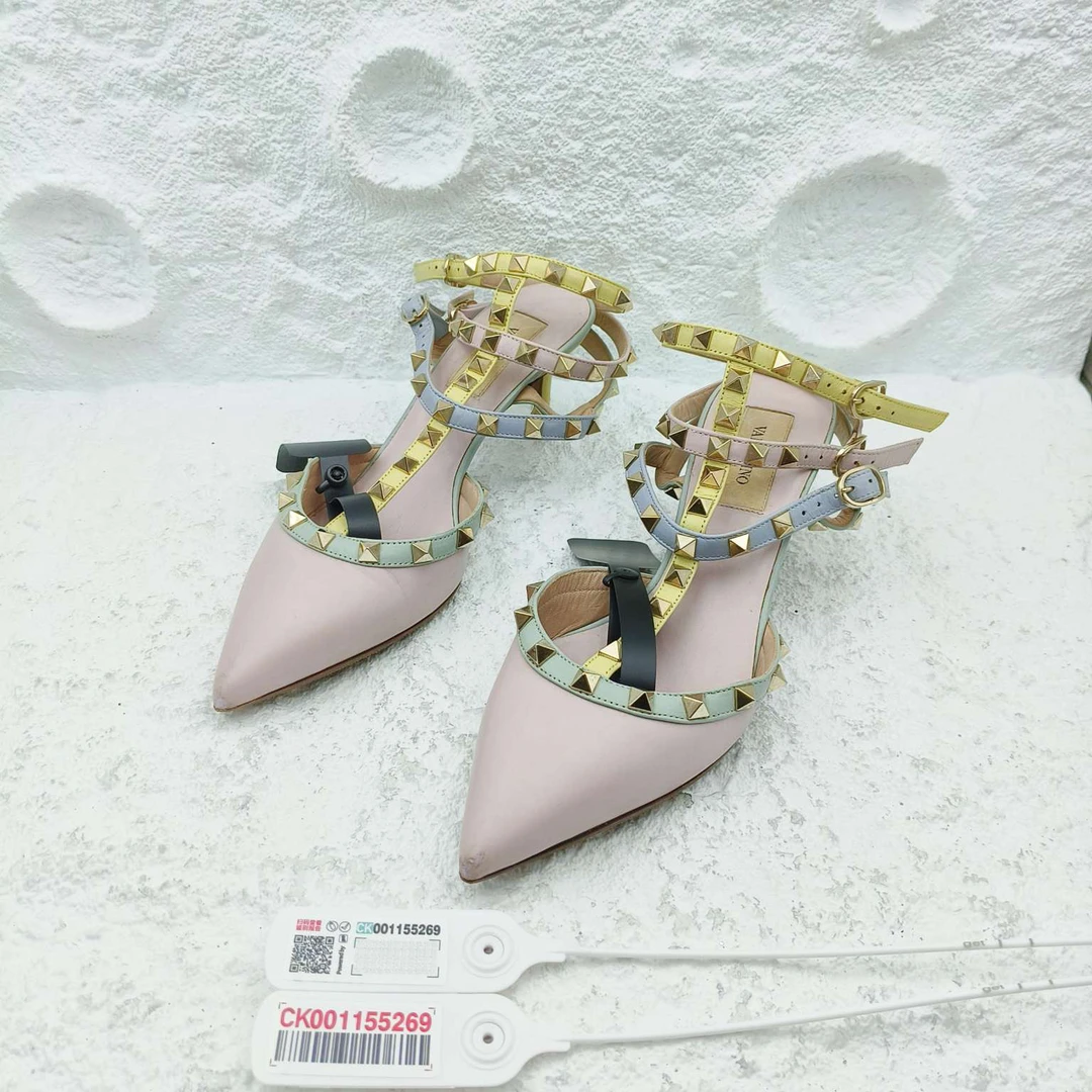 95新 Valentino/华伦天奴 37码/淡淡粉色高跟鞋