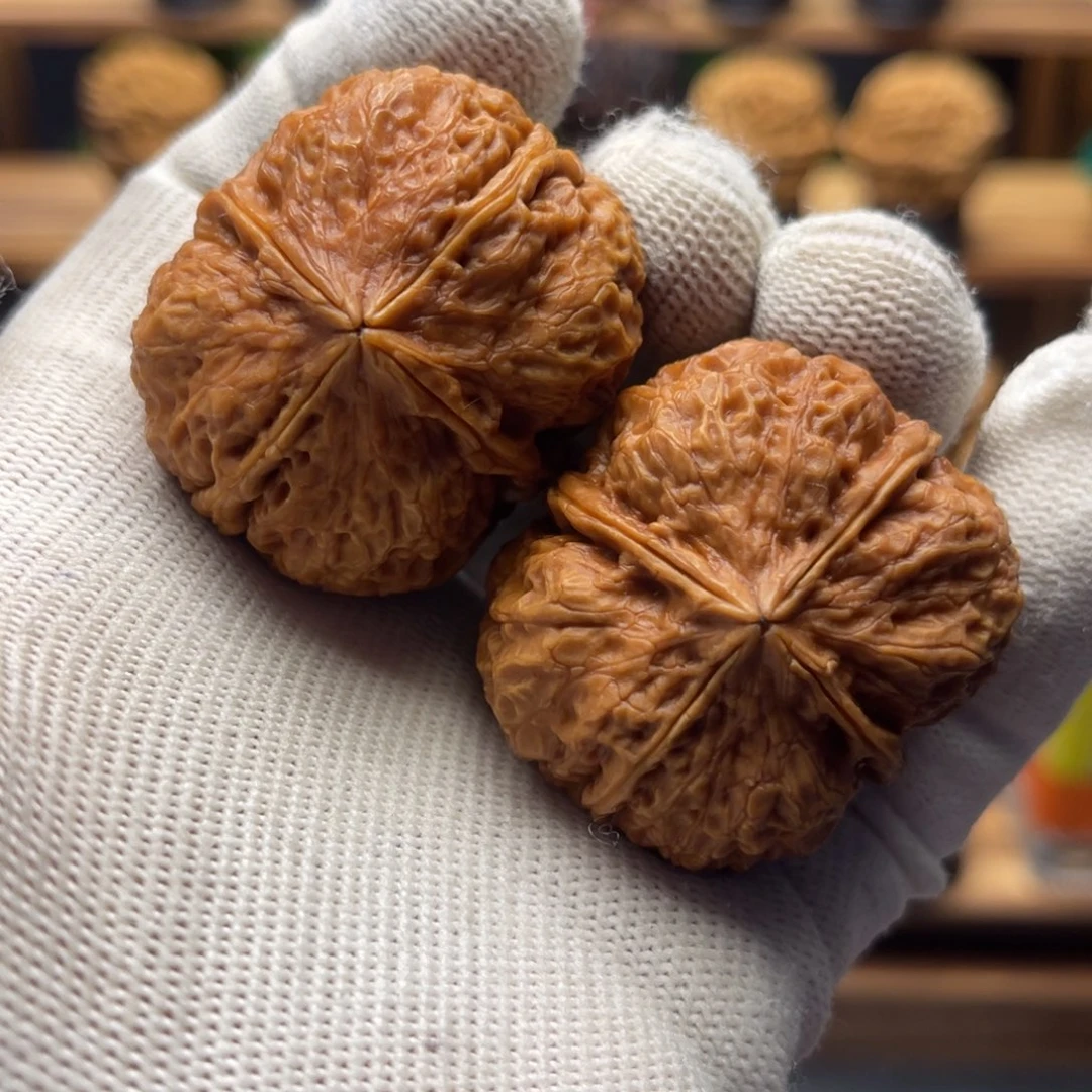 核桃40mm核聚金章四棱 60克