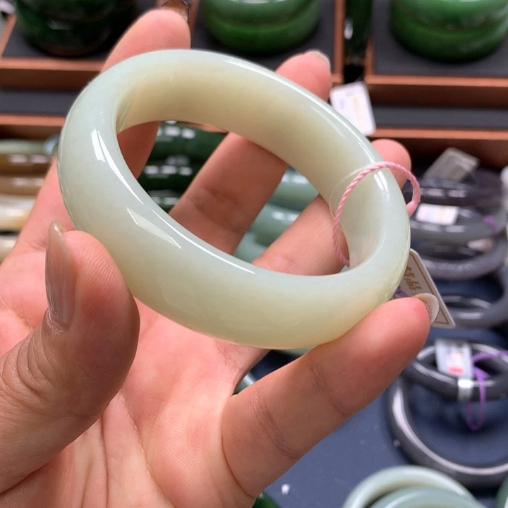 【闪购商品】未镶嵌手镯和田玉