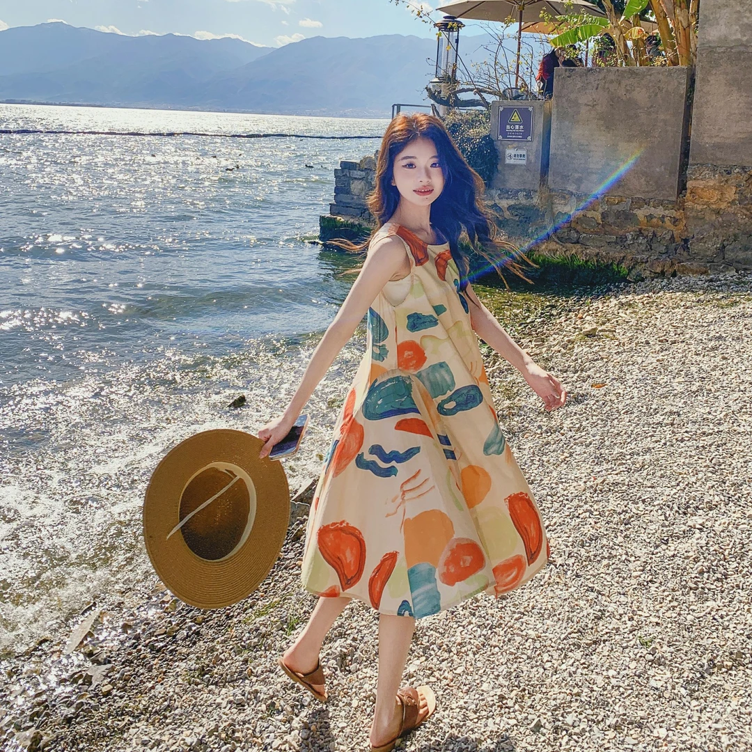 多巴胺涂鸦印花无袖连衣裙女2025夏新款法式遮肉显瘦气质减龄裙子