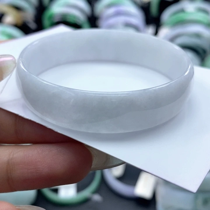 翡翠未镶嵌手镯公主