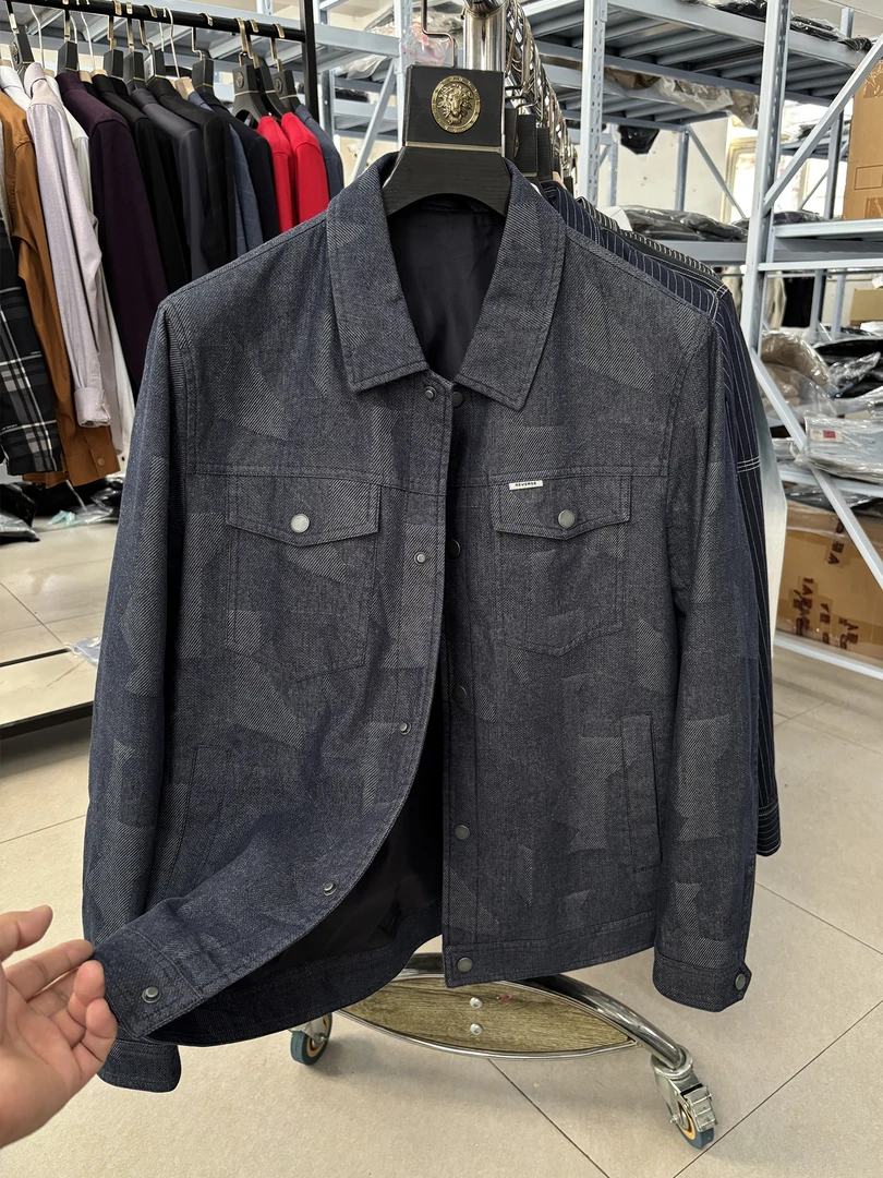 70棉 软牛仔 压花文理 帅气！品牌撤柜入秋穿翻领时尚休闲外套夹克
