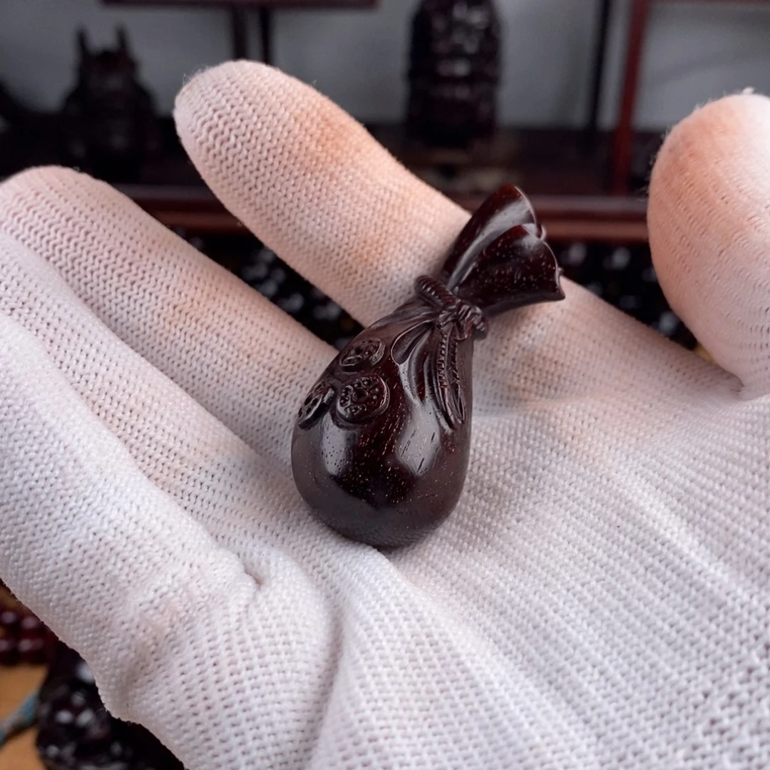 小叶紫檀吊坠钱袋