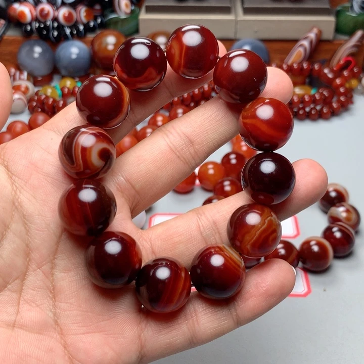 未镶嵌颈饰玛瑙/玉髓王*权