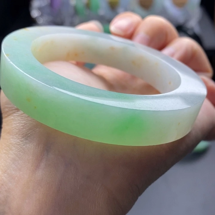 定制翡翠未镶嵌贵气黄➕绿55-58大漏