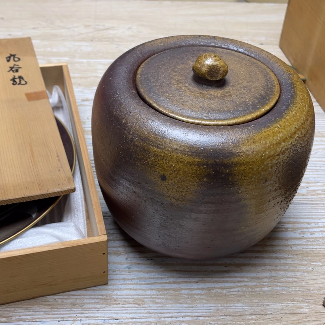 瓷片毎*?密密麻麻地排列着