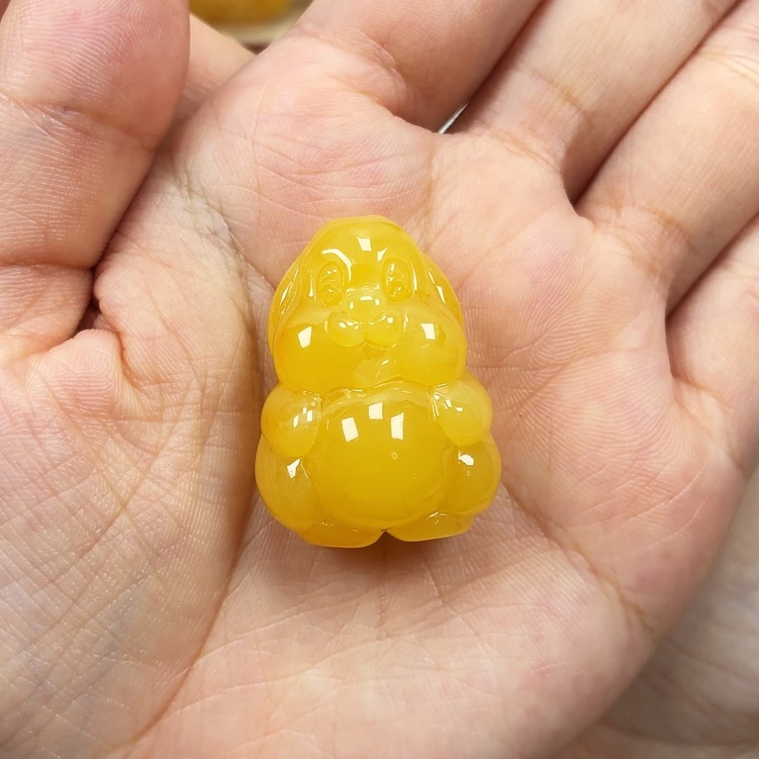 未镶嵌颈饰蜜蜡焦皮小兔子