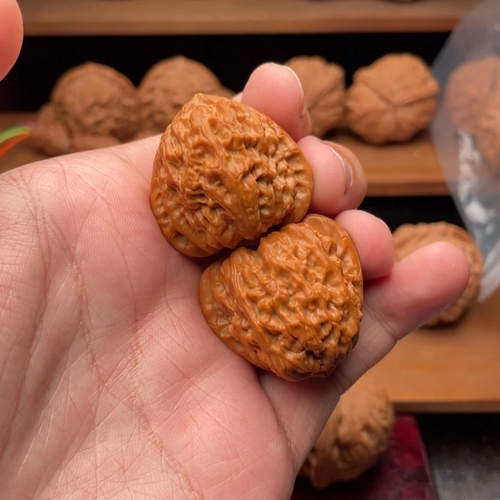 吊坠文玩核桃小***糖33.8小三角白