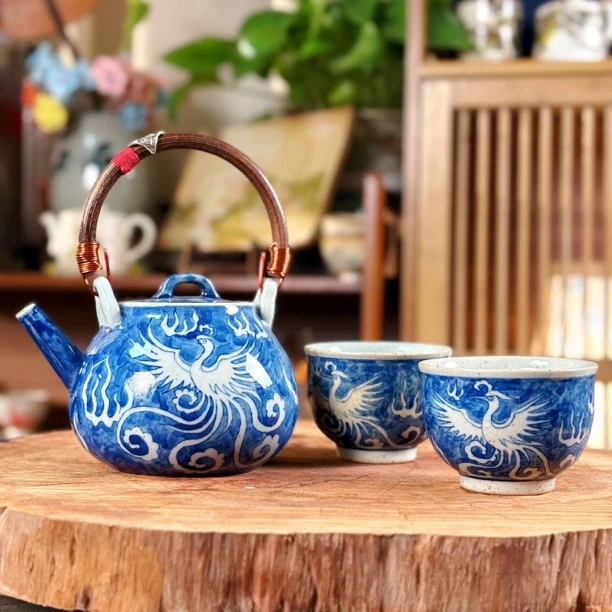 景德镇手绘釉下青花灯光提凉壶