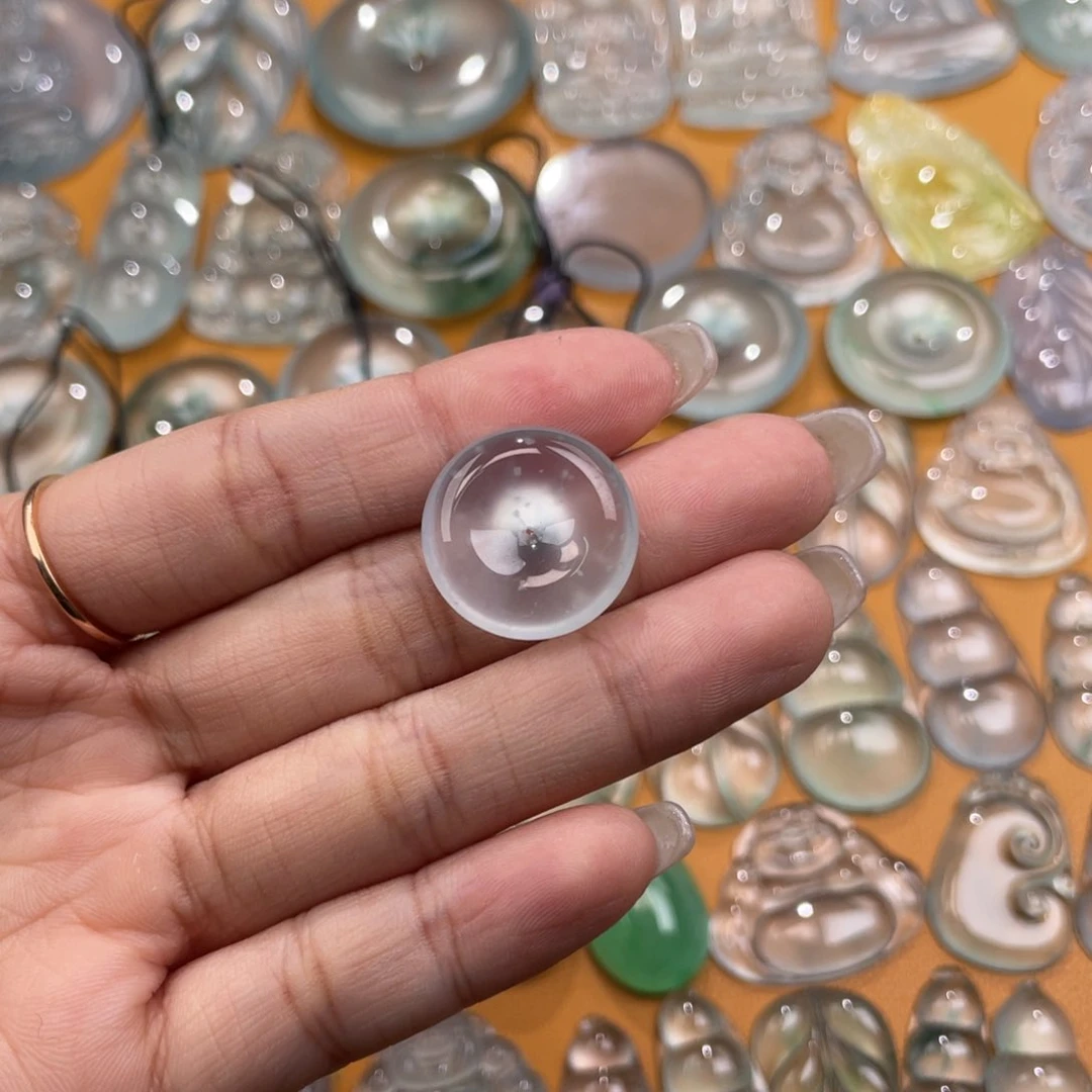 翡翠颈饰未镶嵌M****y扣子