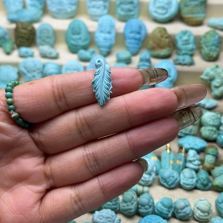 绿松石未镶嵌颈饰