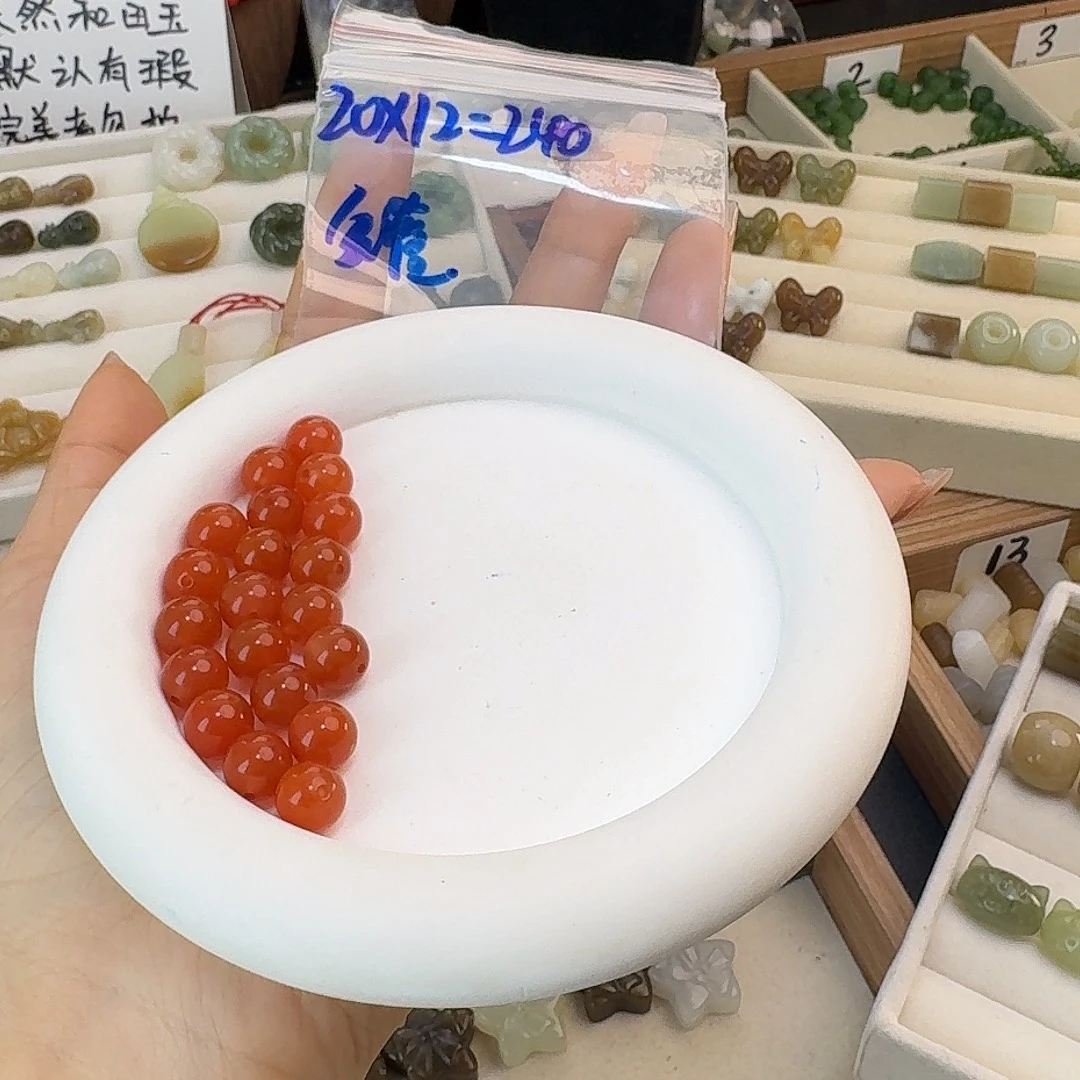 偷***.和田玉未镶嵌珠宝半成品