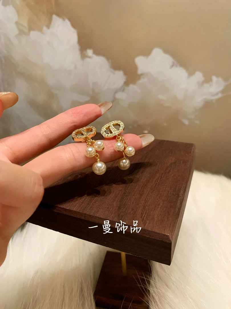 铜合金仿珍珠耳饰 百搭微镶猪鼻子叠戴珠珠吊坠耳钉MZ4146 MAN