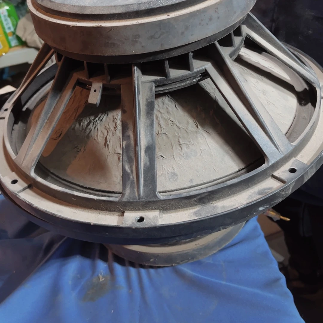 8新一对15寸低音喇叭，220磁，包邮