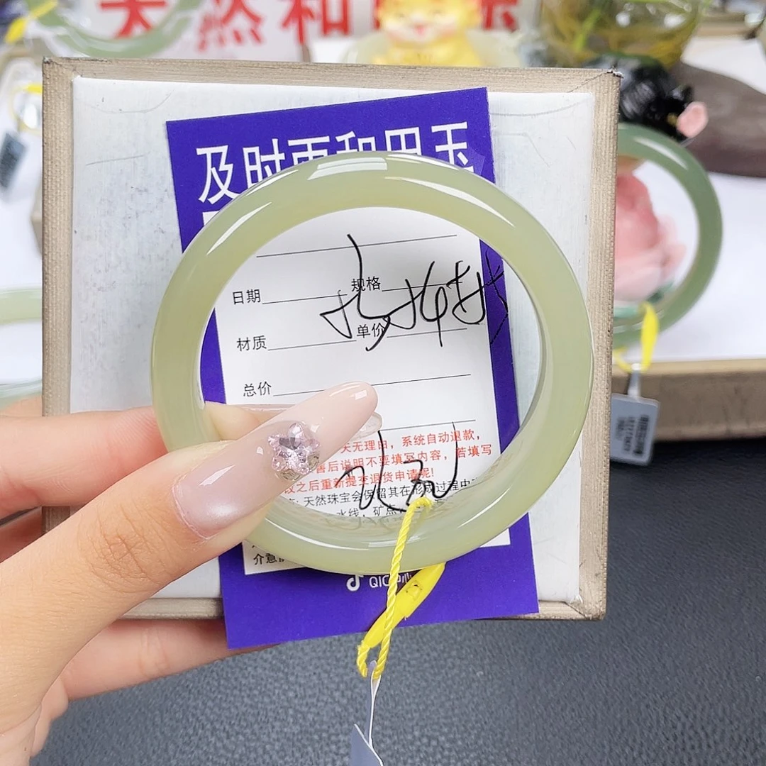 W***w未镶嵌手镯和田玉