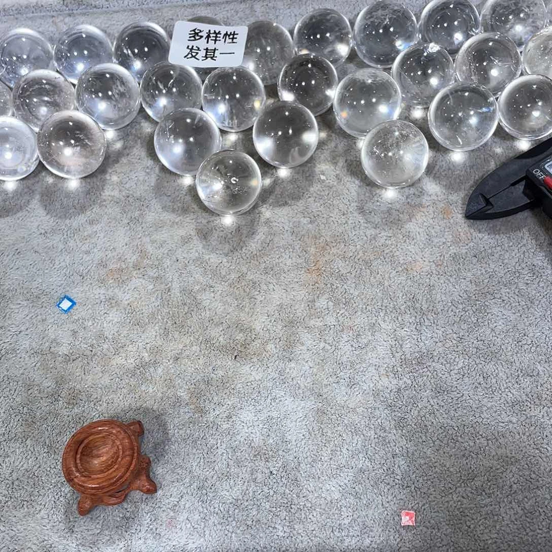 水晶摆件……未镶嵌一个