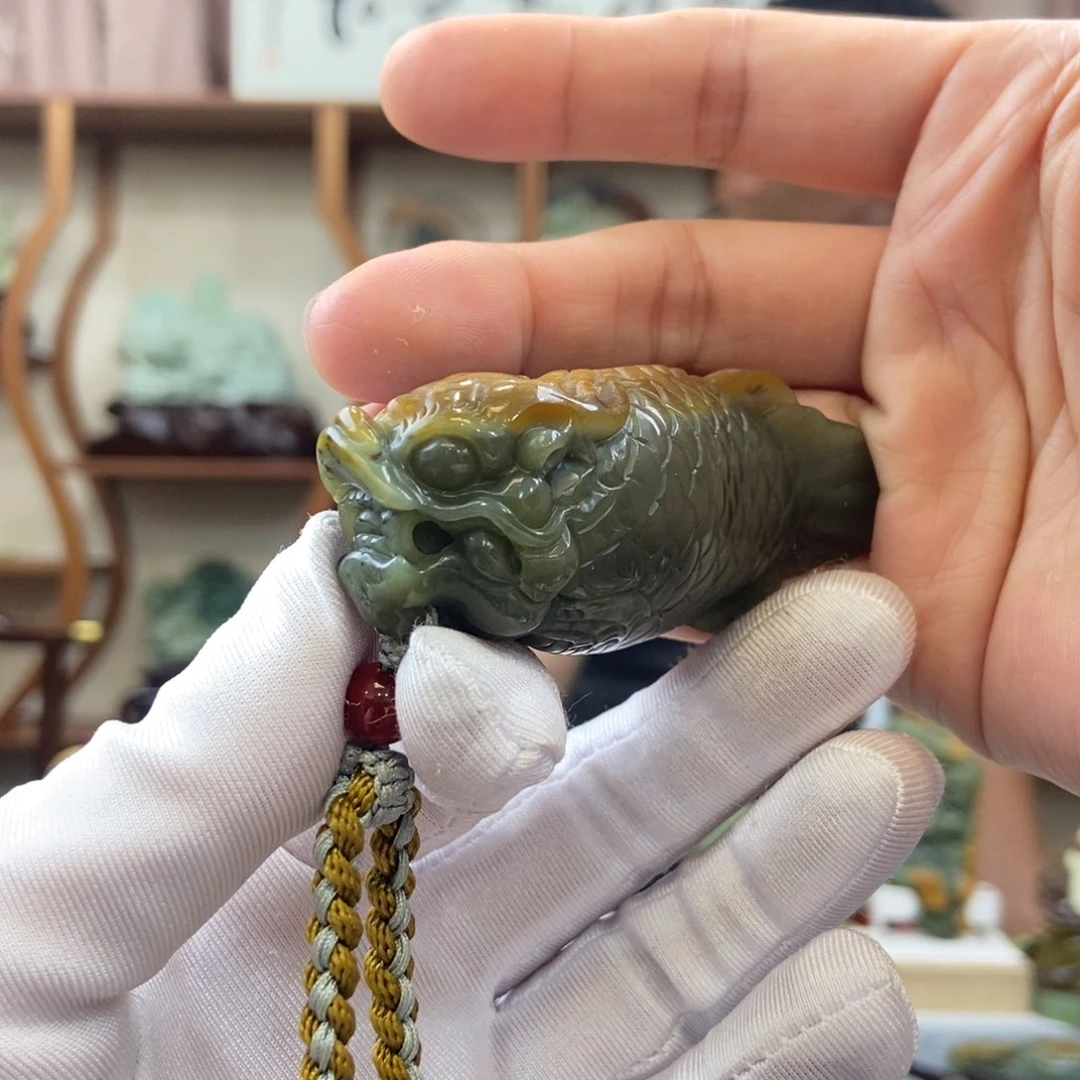 和田玉未镶嵌把件