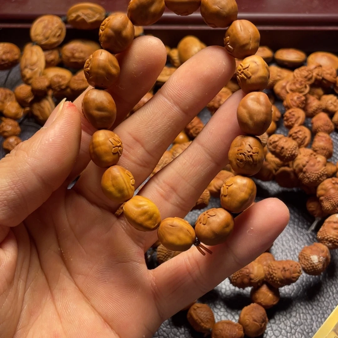 龙纹桃核雕刻瑕疵百福