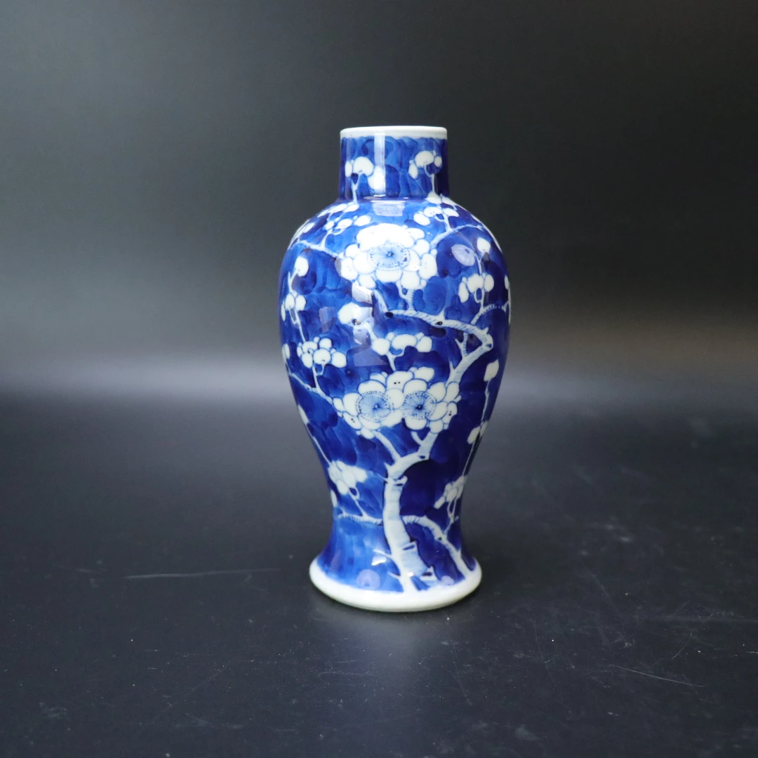 Lot25121235清光绪青花冰梅纹赏瓶 高：约17.4cm
