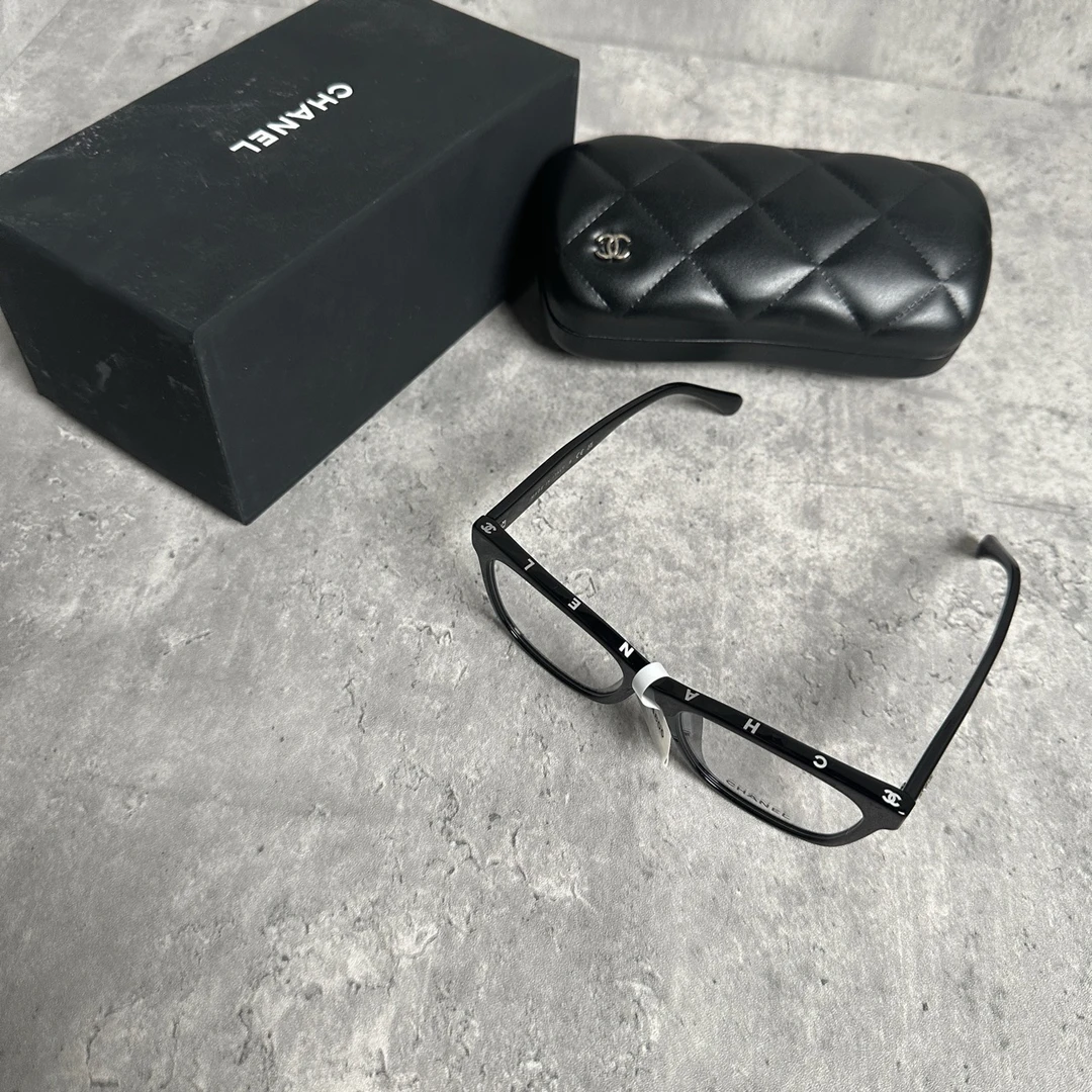 MIUMIU 几何黑色墨镜 09W全新原盒/公价6200