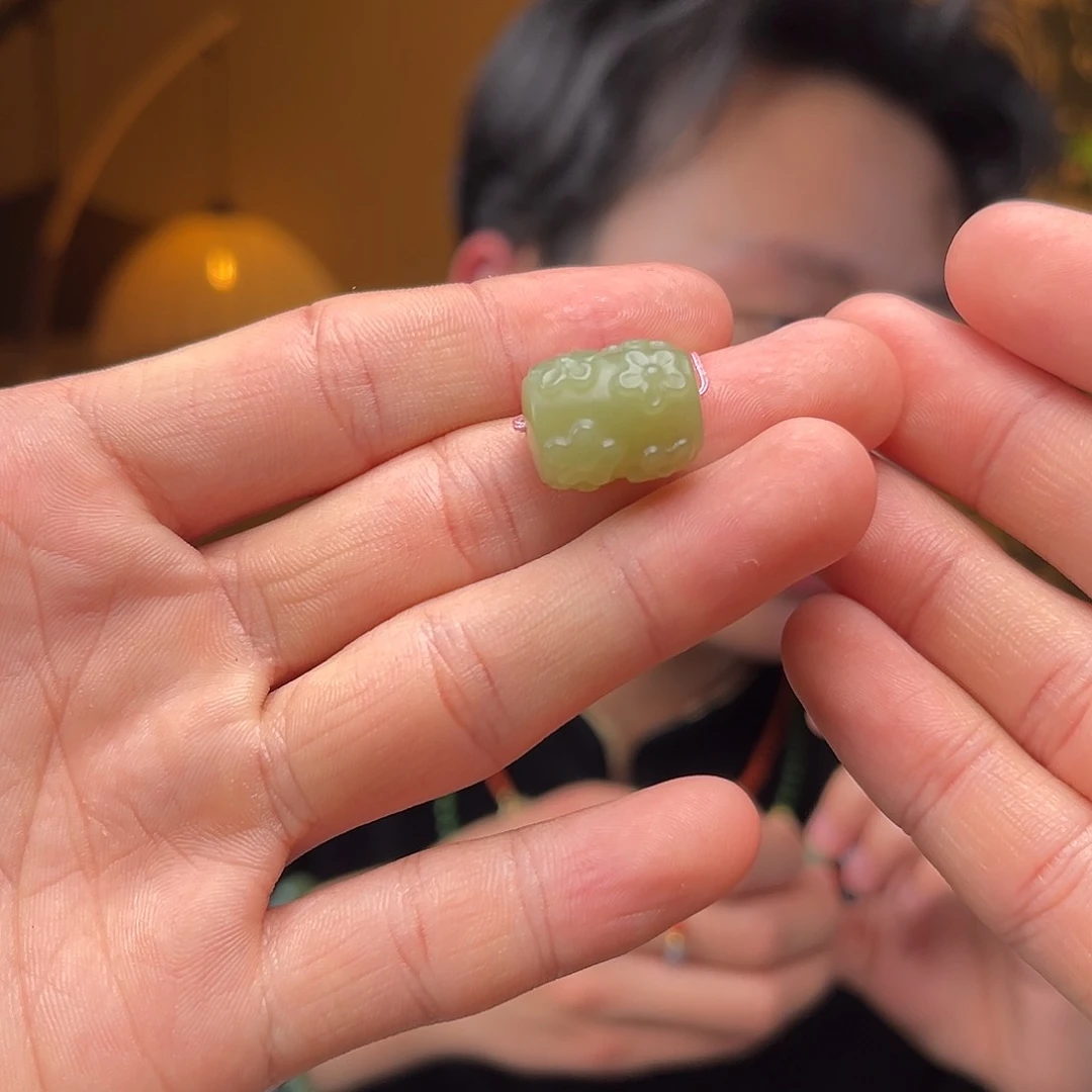 和田玉吊坠(不含链)未镶嵌黄口梅花桶珠