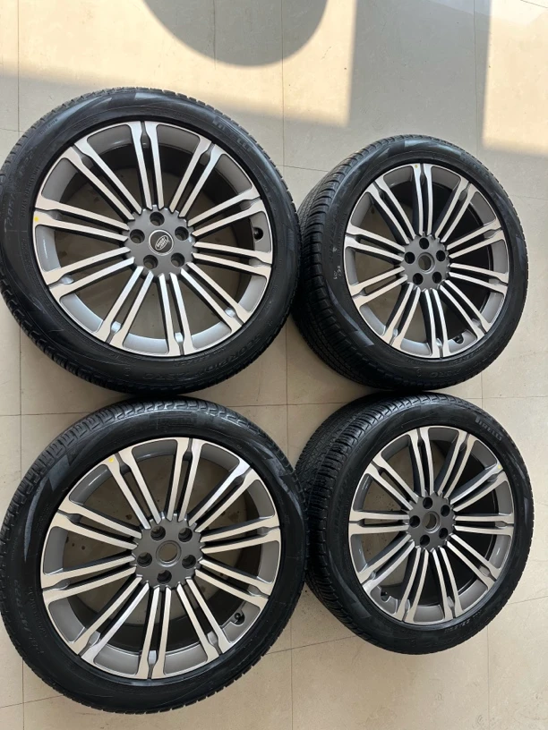 路虎揽胜发现22寸新款轮毂22寸轮毂路虎揽胜轮毂黑色轮胎