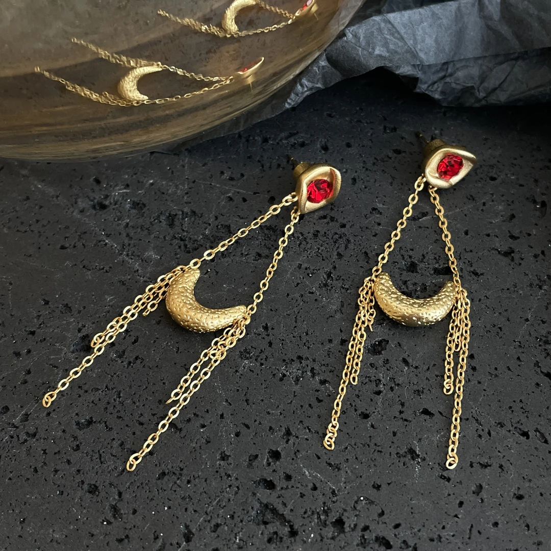 铜合金耳饰 法式复古气质熔岩月牙流苏耳钉