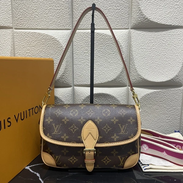 路易威登/包包/标准(23 x 16 x 8.5 cm)/C14043910687