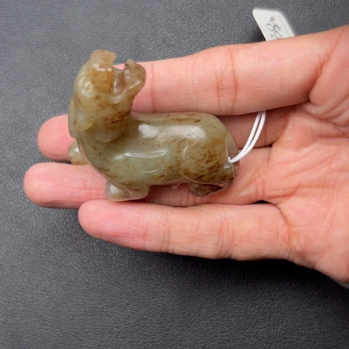 …***…和田玉未镶嵌颈饰