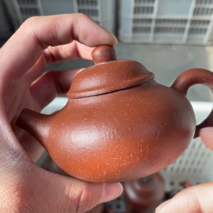 老厂紫砂壶一件。