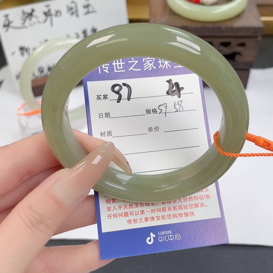 和田玉未镶嵌手镯